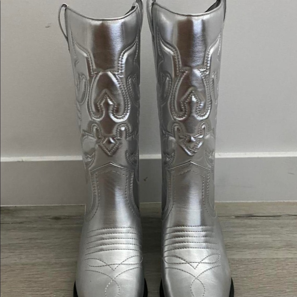 Silver cowboy boots ☆